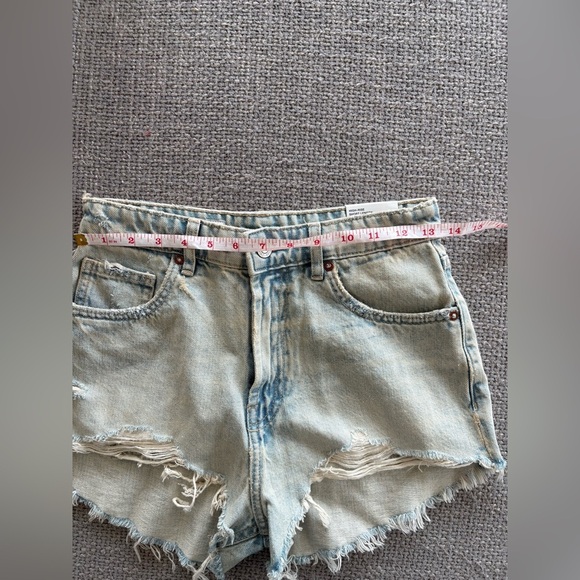 Brand new Zara High-Rise Curved Denim Shorts – Size US 4 / EUR 36 - Picture 8 of 9